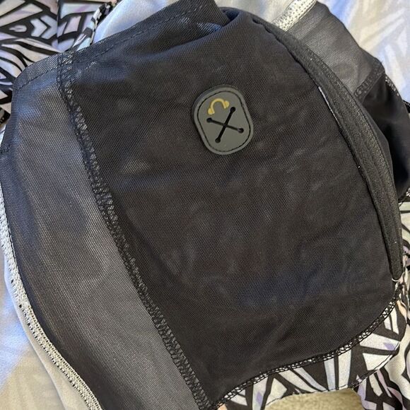 Titika Active Couture Women's Size 8 Black and White Jacket Graphic Zip. - Picture 6 of 6